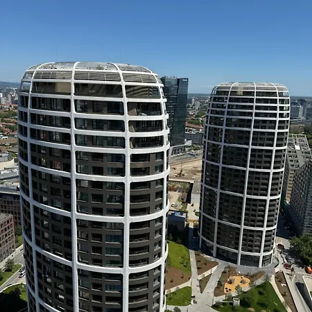 Skypark 1 With Free Parking 公寓 布拉迪斯拉发