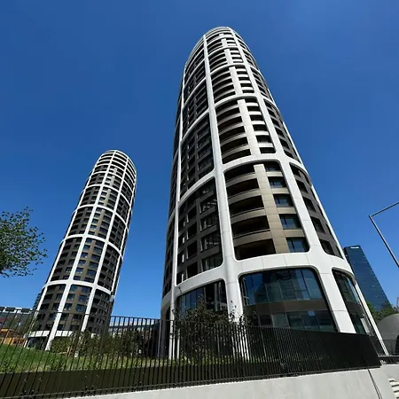 Skypark 1 With Free Parking *